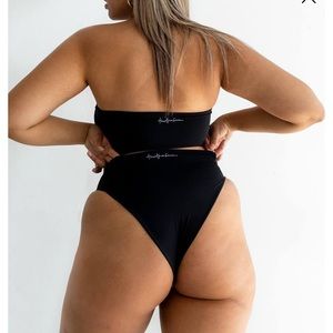 437 Aubrey II bottoms